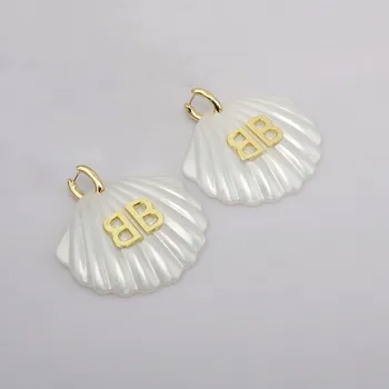 2020 metų vasaros naujo dizaino didelį shell pradinio B auskarai moterims žavinga perlų balta juoda pakabukas auskarai