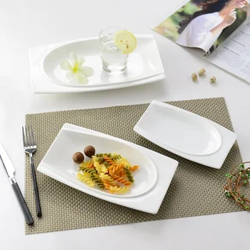 Guci GuMiGD valtis - specialus pasiūlymas baltos keramikos plokštės karšto daržovių sriuba sriuba patiekalas patiekalas viešbučio restorane stalo