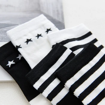 LJIQQ 5 porų naujas mados korėjos stiliaus moterų atsitiktinis mielas kojinės kūrybos medvilnės juokingas kojines juodos ir baltos juostelės kojinės