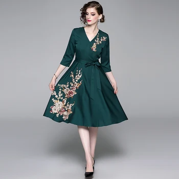 Mados kilimo ir tūpimo Tako Rudenį Moterų Suknelė Elegantiškas 2019 Naujas Moterų V-Kaklo Gėlių Siuvinėjimas Šalis Suknelės Nėriniai-up Plisuotos Suknelė Femme