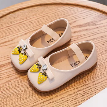 Mergaičių odiniai batai 2020 m. pavasarį ir rudenį naujų korėjos versija, braškių princesė minkšto dugno žirniai bateliai kūdikiams