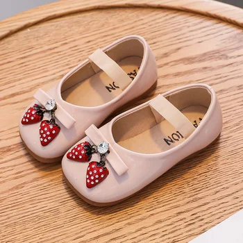 Mergaičių odiniai batai 2020 m. pavasarį ir rudenį naujų korėjos versija, braškių princesė minkšto dugno žirniai bateliai kūdikiams