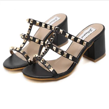 Moterų Vasaros mados kniedėmis juodos nuogas smėlio spalvos Balta PU odos Moterims lady karšto pardavimo Aikštėje kulnas 5cm Atsitiktinis sandalas dukslus batų