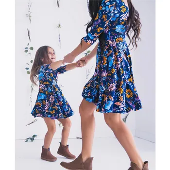 Motina&Dukra Suknelės Naujos 2019 Šeimos Atitikimo Suknelė Vasaros Pusė Rankovės Gėlių Spausdinti Suknelė Šeimos Atitikimo Komplektus Sundress