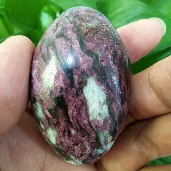 Natūralaus akmens slyvų žiedų turmalinas palmių akmenys žaislais maži akmenys ir kristalai gijimą, kristalai