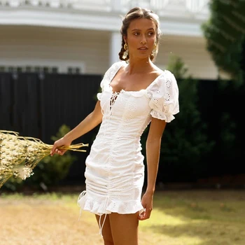 Nėrinių embriodery balta vasaros suknelė moterims tuščiaviduriai iš paplūdimio trumpą suknelę sluoksniuotos rankovėmis pynimas ruched bodycon mini suknelė vestidos