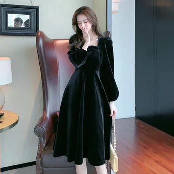 Rudenį ir žiemą naujas moterų suknelė prancūzų stilius derliaus aksomo suknelė su plonu juosmens ir ilgomis rankovėmis maža juoda suknelė
