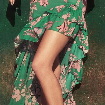 Seksualus Vieną Petį Gėlių Spausdinti Raukiniai Nereguliarus Ilgą Šifono Suknelės Moterims 2020 Metų Vasaros Elegantiškas, Aukštos Kokybės Kilimo Ir Tūpimo Tako Suknelė