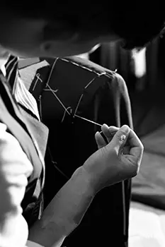 Tamsiai Mėlyna Jaunikis Tuxedos Vestuvių Dėvėti 2018 Pasiekė Atvartas Vieną Mygtuką Custom Made Verslo Vyrų Kostiumai Švarkas +Liemenė + Kelnės terno